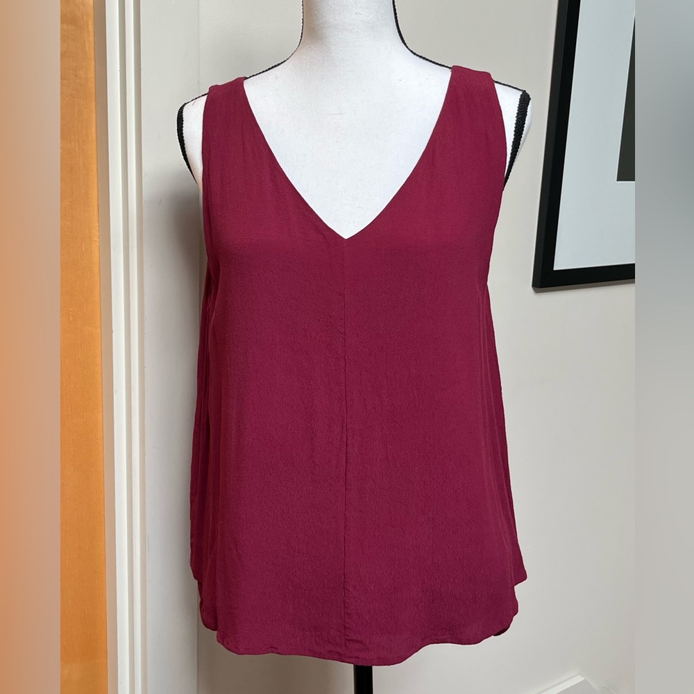 LOFT sleeveless top size L gently used burgundy